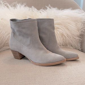 Brand New Dolce Vita Boots 7.5 light grey suede